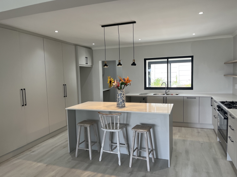 4 Bedroom Property for Sale in Oceanview Heights Western Cape